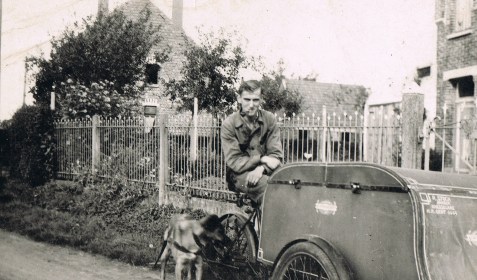 12-11-george-stock-op-broodronde-met-triporteur-en-hond